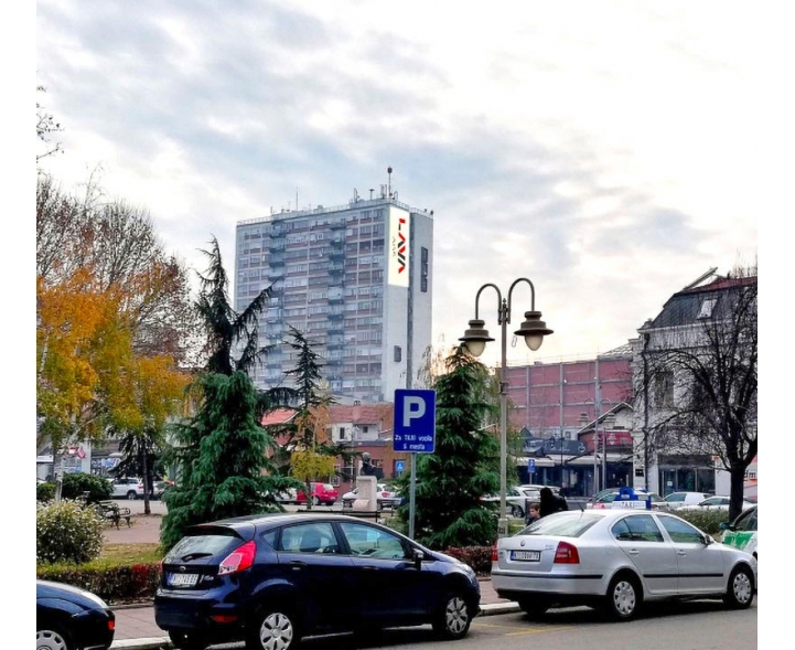 Niš - Fasadna Reklama - Cara Dušana SN03