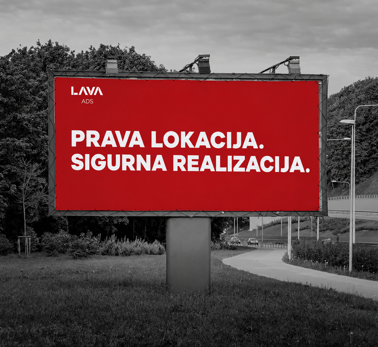 Bilbord uz prometnu saobraćajnicu