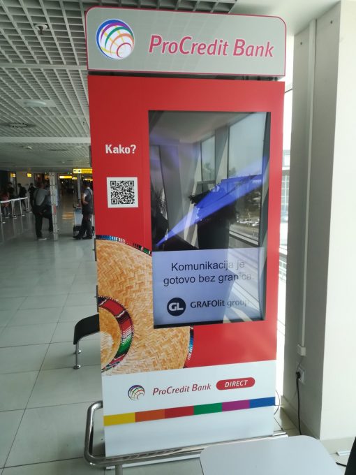 Totemi - Led Displej – Aerodrom Nikola Tesla - C hodnik pogled ka A gejtovima NG (Cena je za 22 ekrana)