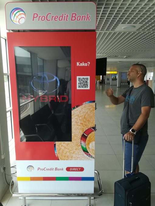 Totemi - Led Displej – Aerodrom Nikola Tesla - Hodnik C4 ka C567 Gejtovima NG (Cena je za 22 ekrana)