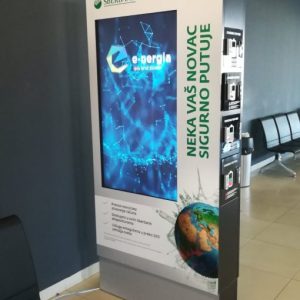 Totemi - Brendiranje Uređaja - Aerodrom Nikola Tesla - C3C4 Gate NG